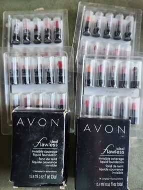 2016 Avon Ideal Flawless Foundation & Lip Sample Set